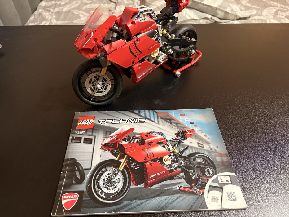 Лего, Оригинал Мотоцикл Ducati Panigale V4R