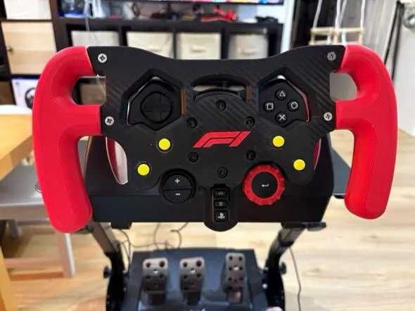 Персонализиран аксесоар за Logitech G29, G920, G923 – цвят по избор, име, инициали или автомобилно лого