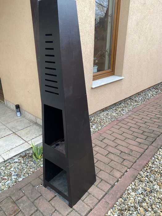 Semineu din metal pentru terasa