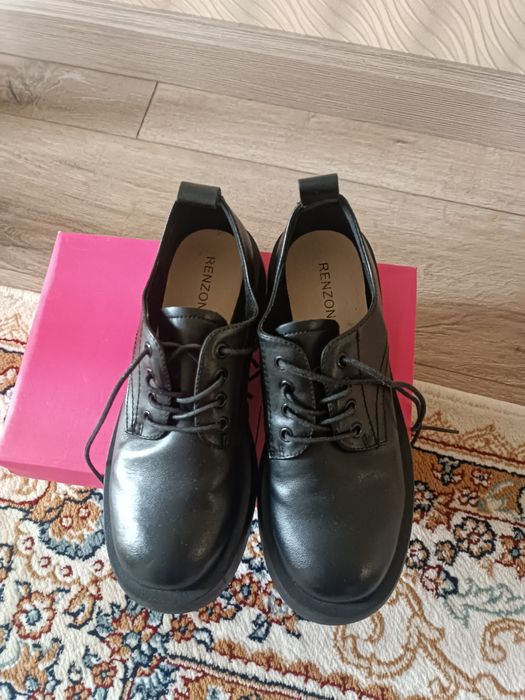 Продам женские туфли