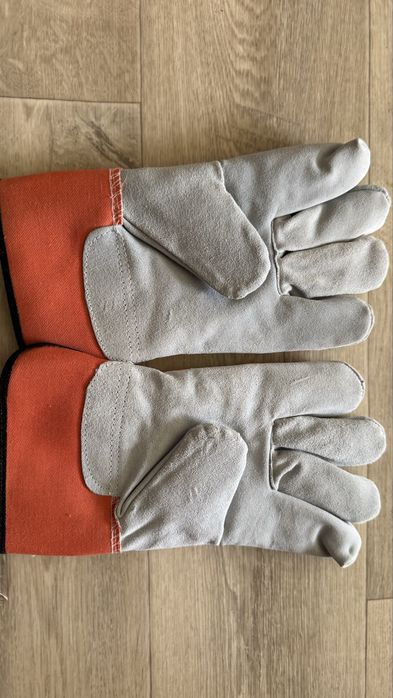 Перчатки в наличии