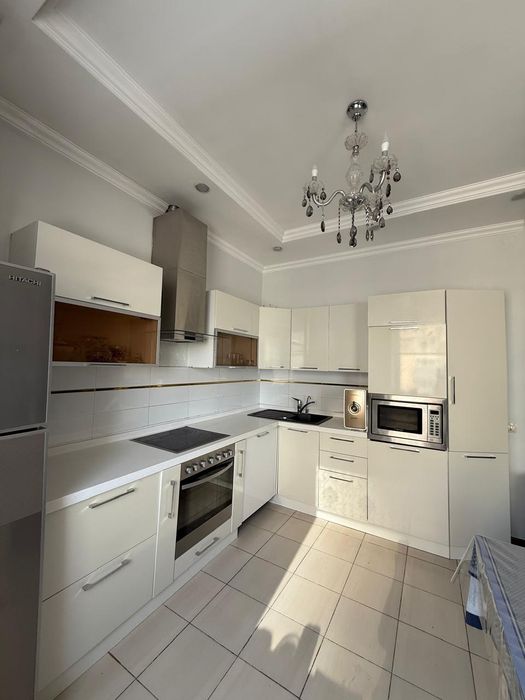 Кухня с каменной столещницой