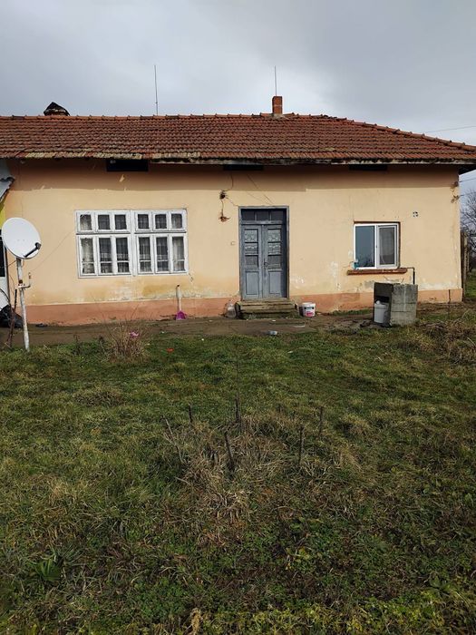 Продавам къща в с.Пресиян