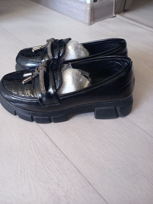 Продам детские туфли