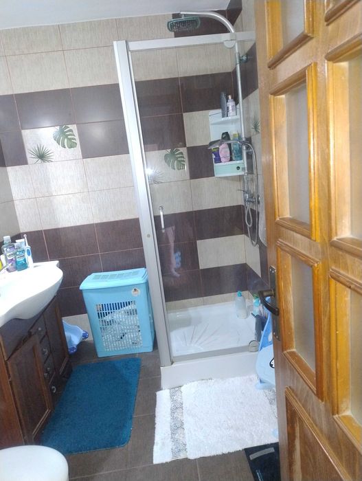 Vând sau schimb apartament cu casa