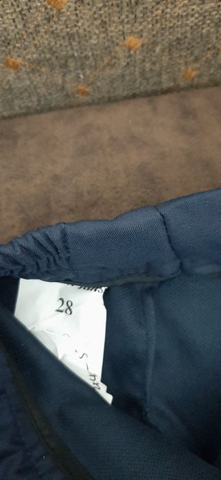 Продам школьные брюки и пиджак,и платья