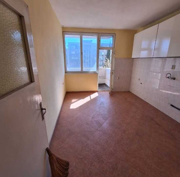 Продава се Двустаен апартамент в Стара Загора, Център - 64 кв.м за 957 €/кв.м - Снимка #6