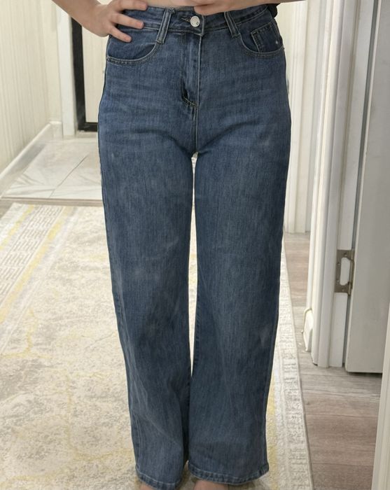 Джинсы с прямым кроем