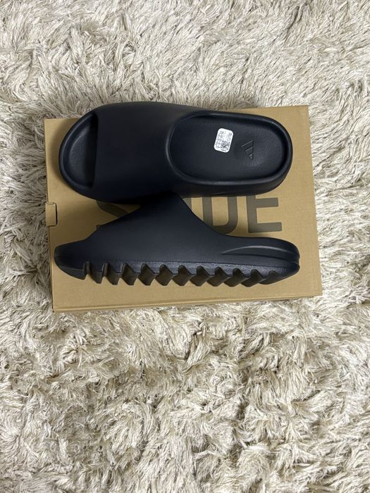 Yeezy Slides ‘Onyx’