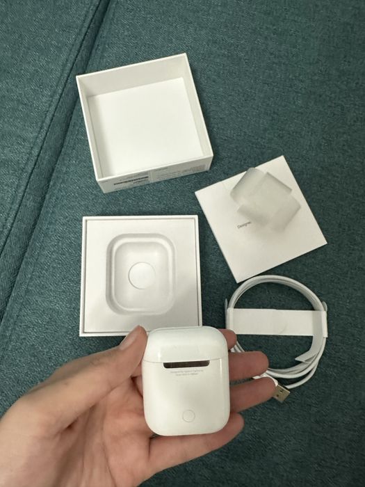 Продам кейс Apple airpods 2