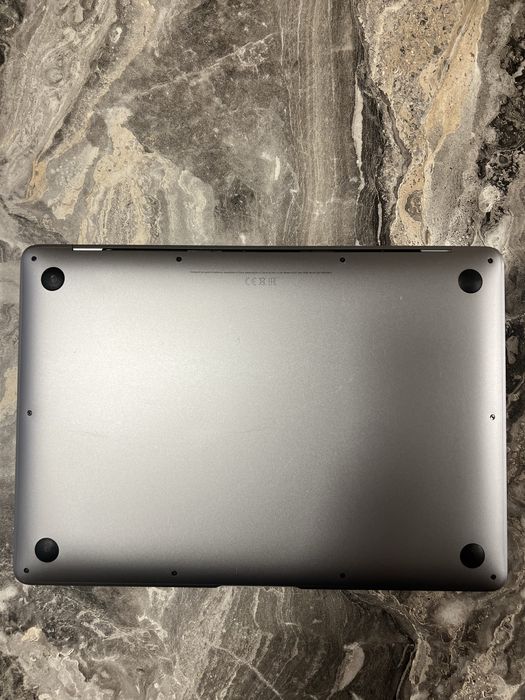 MacBook Air M1 (2020) | 8GB RAM | Добро състояние