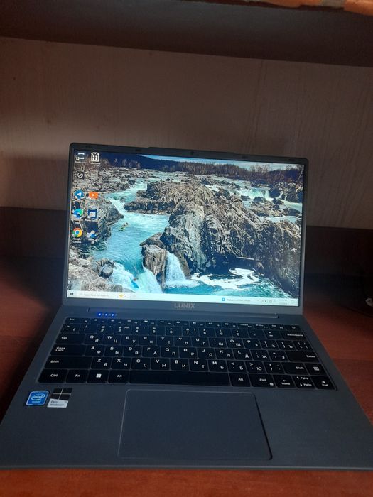 Noutbuk sotiladi – 12GB RAM, SSD, yaxshi holatda