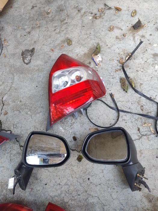 Огледала и десен сто п за honda jazz от 2000 година и нагоре