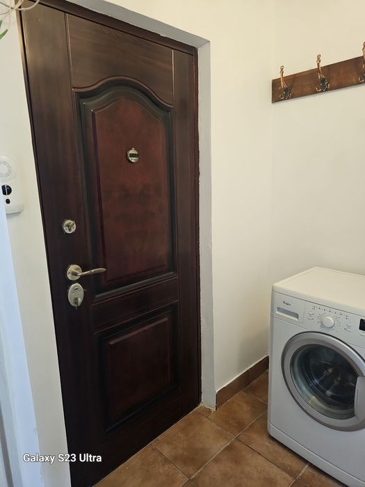Închiriez garsoniera