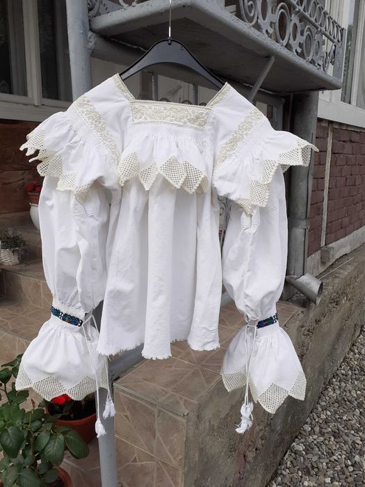 Camasa traditionala cusuta manual