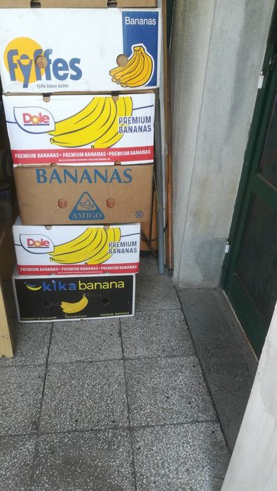 Касетки, кофи от сирене, кашони,каси бира,кока кола