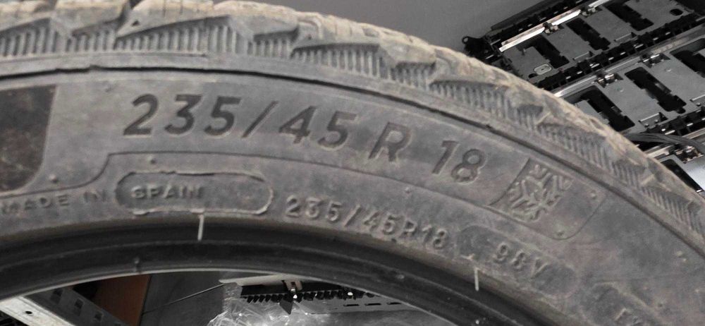 Michelin Pilot Alpin 5 XL 235/45 R18 98V