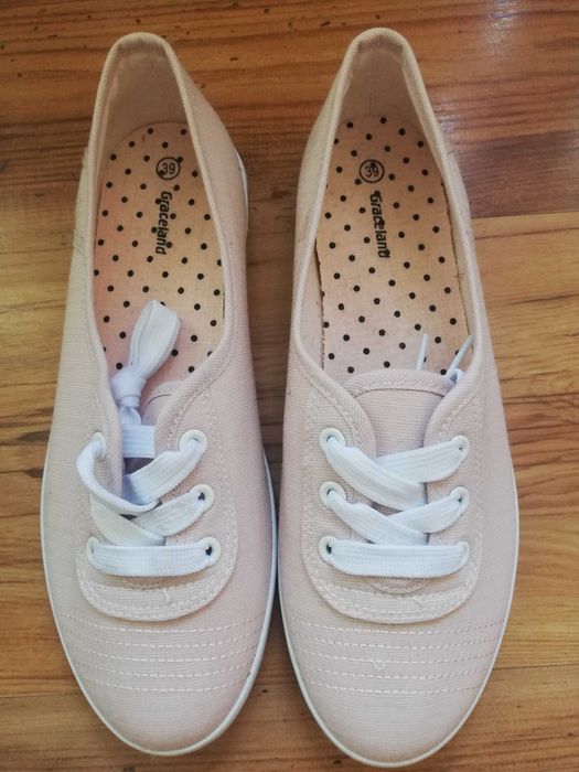 Нови платненки Graceland