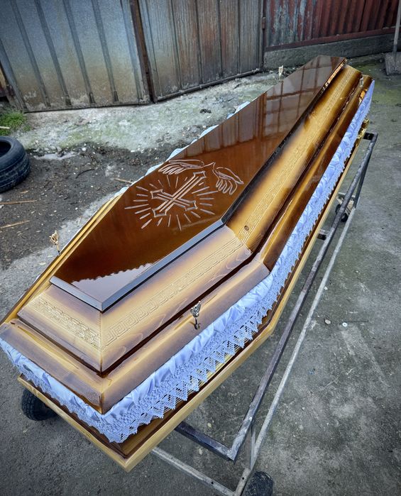 Producător și distribuitor Sicrie 6 sau 4 Colțuri