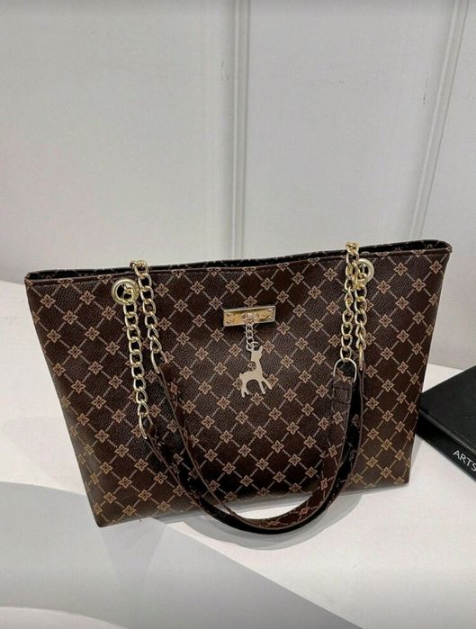 Чисто нова модерна дамска чанта !