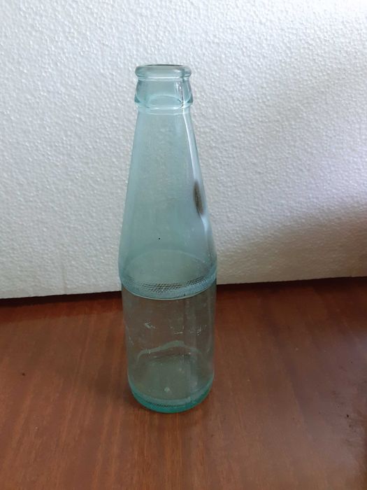 Стари бутилки от Кока-кола, безалкохолно и бренди