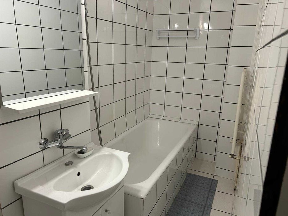 De inchirat apartament cu 2 camere zona centrala