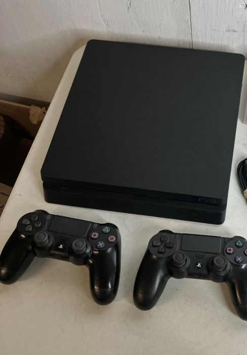 PlayStation ps 4 SLim 1 Terra, 2 manete, 3 jocuri, aparat nedesfacut.