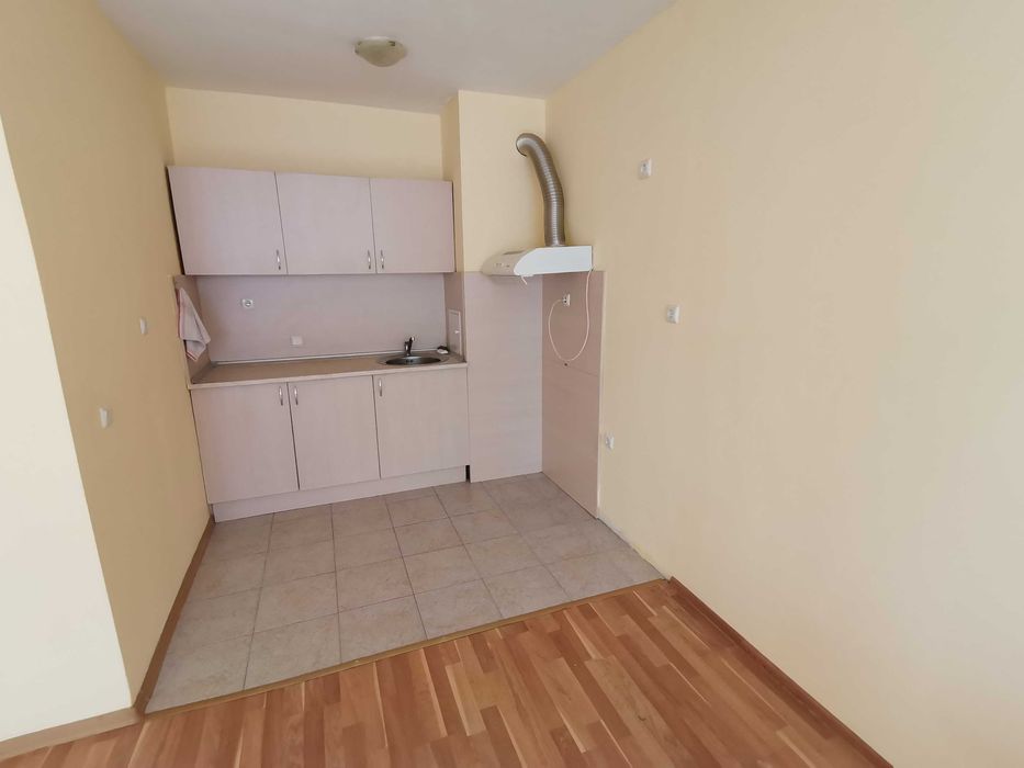 Дава се под наем Двустаен апартамент в Бургас, Меден рудник - зона А - 60 кв.м за 153 € - Снимка #1