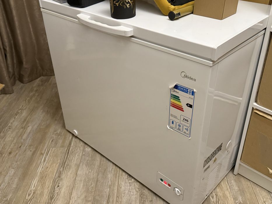 Срочно продам морозильный ларь Midea