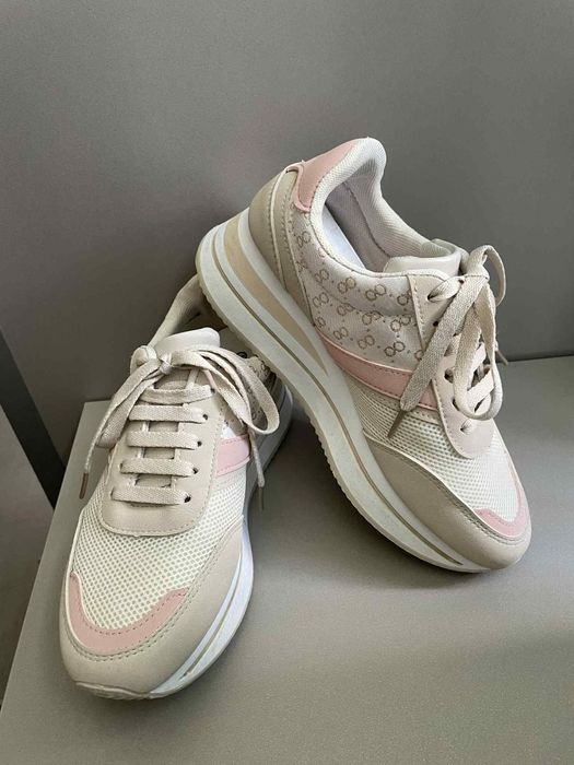 Бежови  сникърси