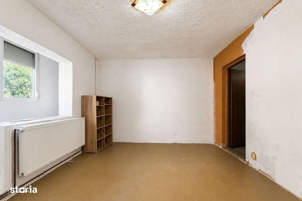 Apartament 1 cameră, zona Confecții, decomandat, centrală proprie