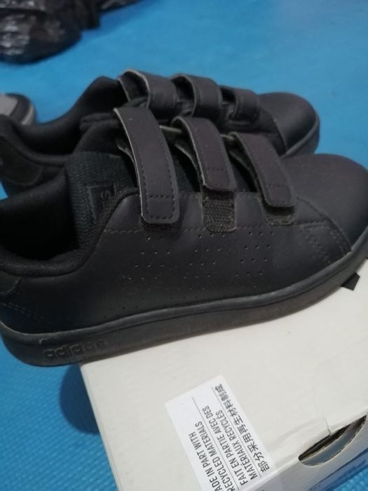 Срочно продам кроссовки Адидас 30 размер.