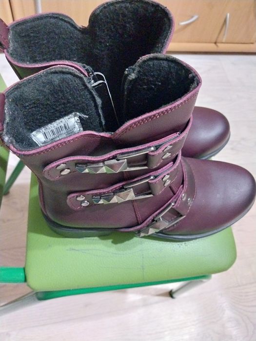 Продам детские новые сапоги