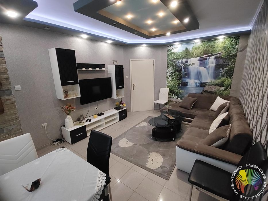 Дава се под наем Тристаен апартамент в Бургас, Възраждане - 86 кв.м за 408 € - Снимка #1