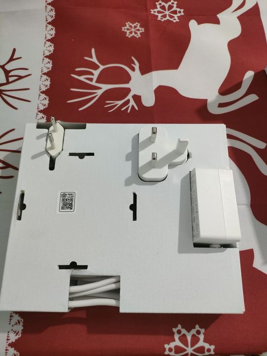 Pachet Philips  Hue - 3 becuri+ consola+intrerupator