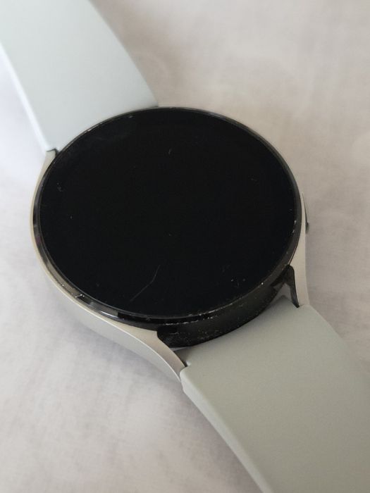 Продаю Galaxy watch 4 44mm Silver