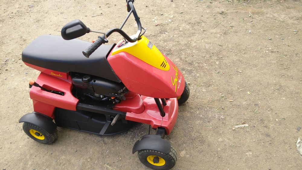 Mașină de tuns iarba