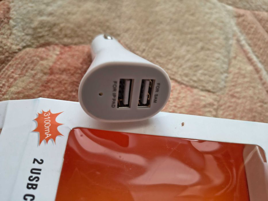 Încărcător usb auto cu 2 intrări