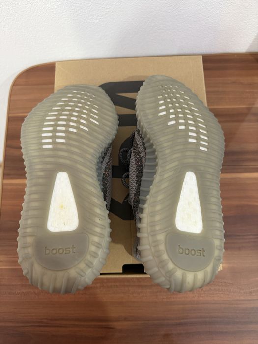Yeezy 350 V2 Beluga