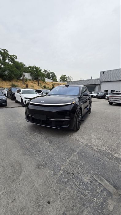 Li9 кроссовер год выпуска 2025