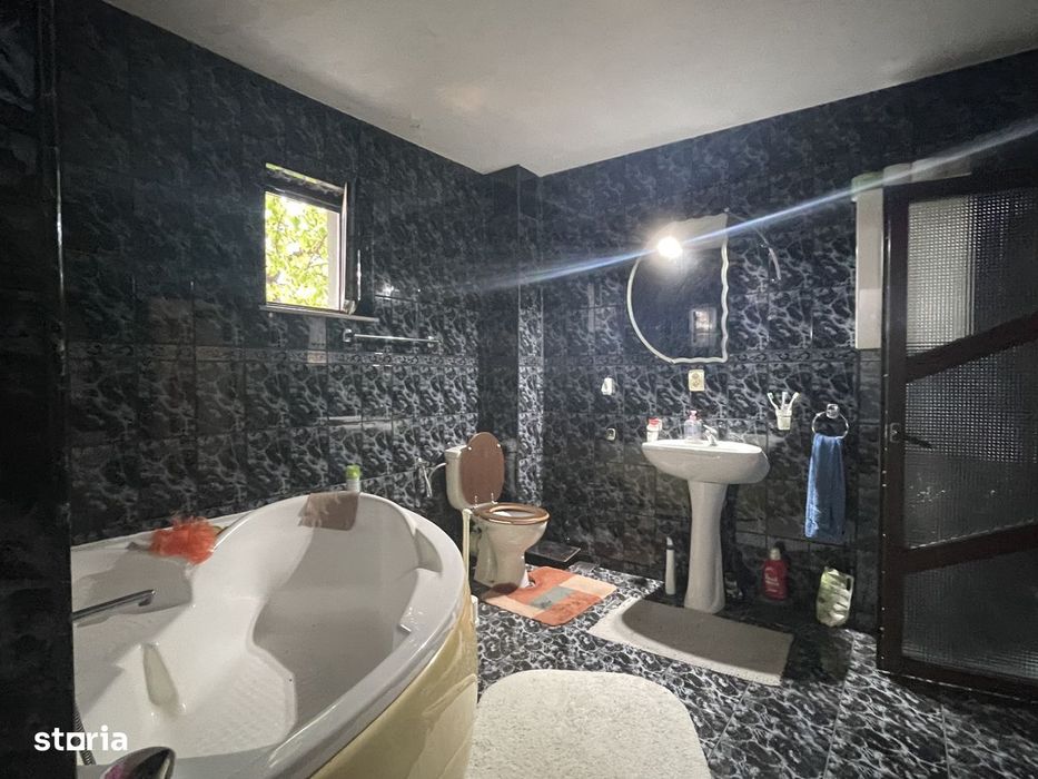 Casa 8 camere– Savinesti