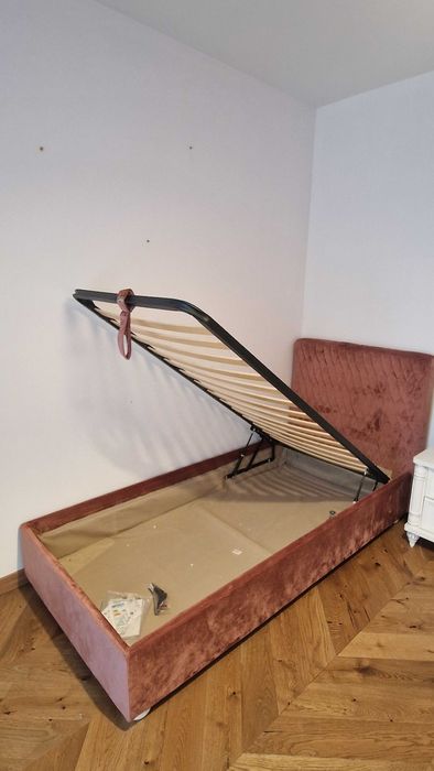 Vând set complet de mobilier.