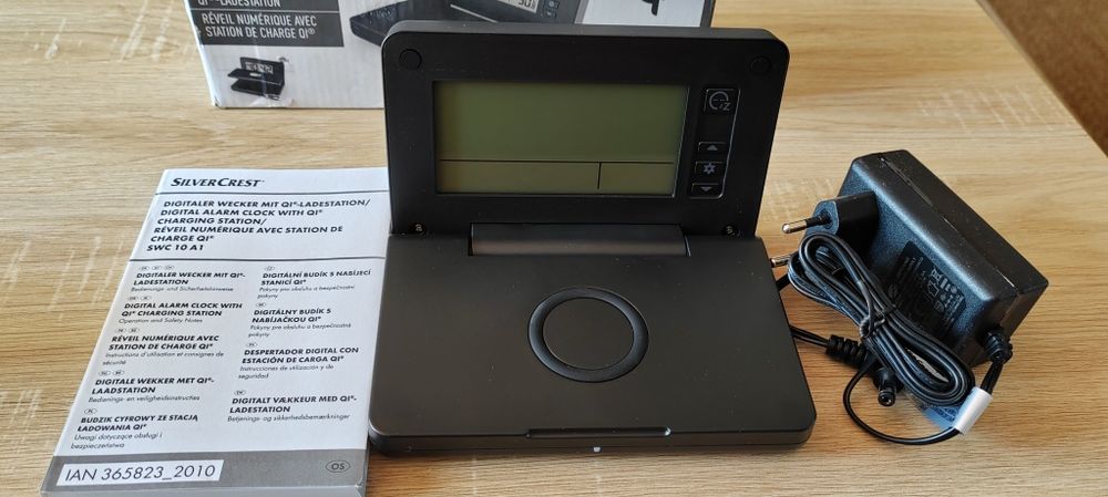 Ceas deșteptător digital cu stație de încărcare QI
