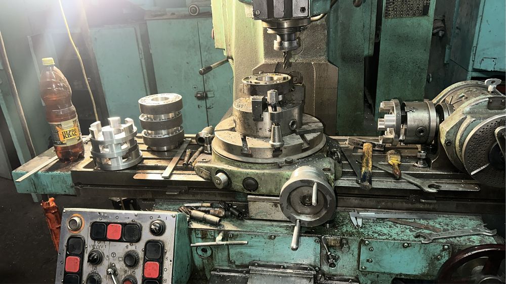 Токарь     Фрезеровшик