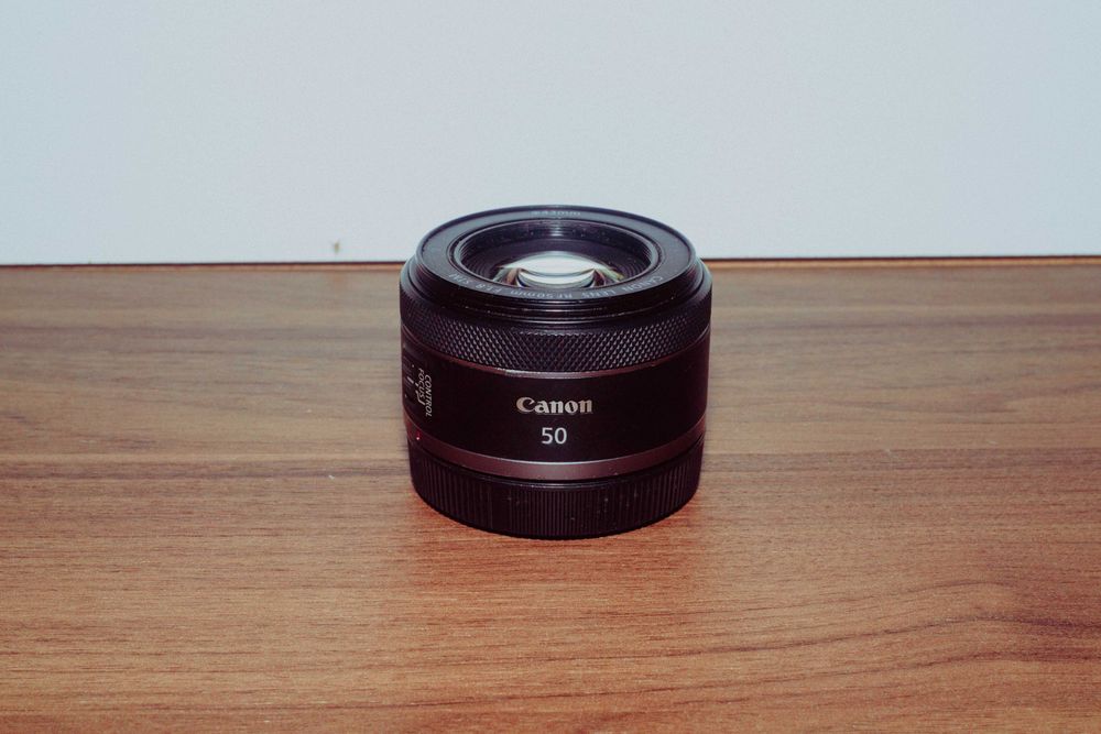 Canon EOS R + Обектив Canon EF 24-105mm + 2 батерии и Small Rig клетка