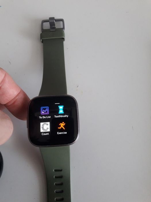 Ръчен часовник и зарядно