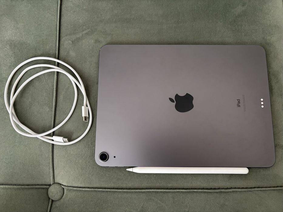 срочно продам iPad Air 2022 64гб серый