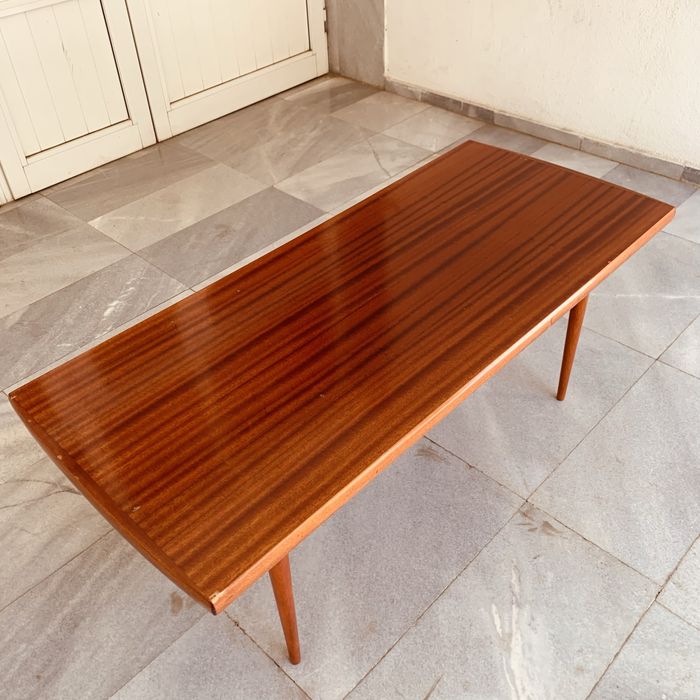 Продавам ретро маса в стил Mid-Century Modern – 60-те години