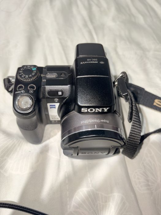 Срочно продам камеру SONY DSC-H7