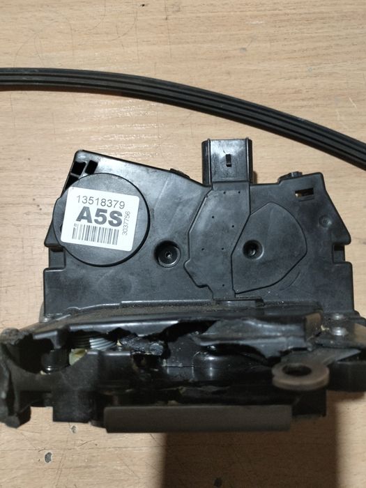 Замок двери от Chevrolet Cobalt